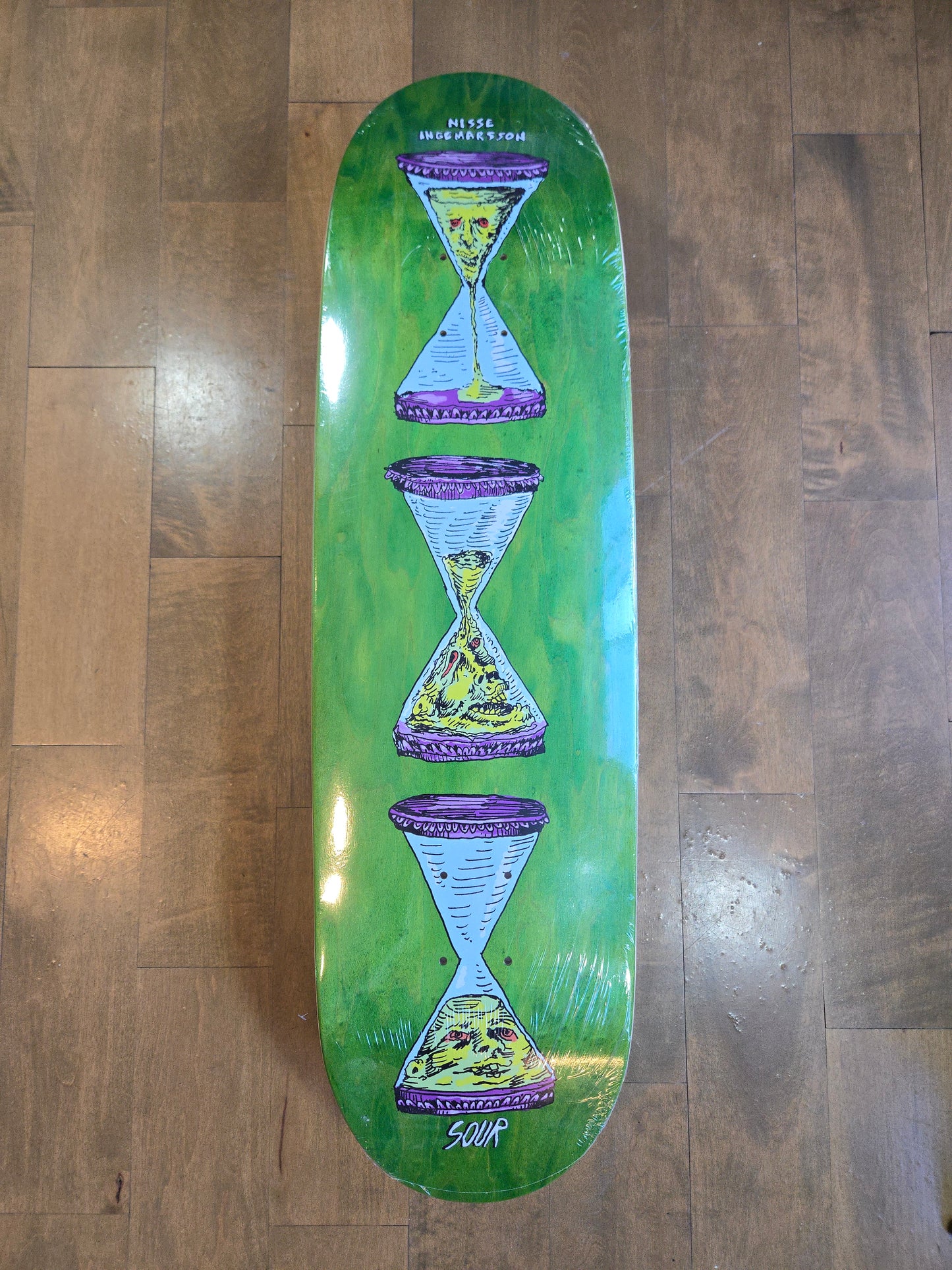 Sour - Nisse Melting 8.75" Egg Deck